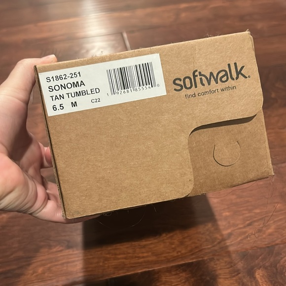 NWT Softwalk Women's Tan Flats - Picture 2 of 8